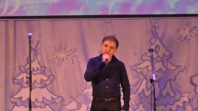 Алексей Двойников падал белый снег