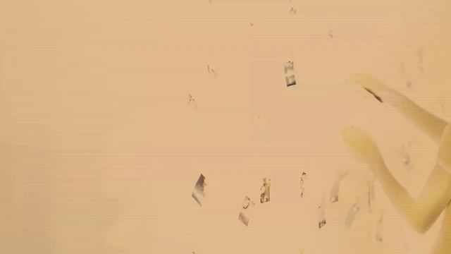 Узнав, что ее ждет, решила выкинуть вещи на помойку, но то что она там нашла, продлило ей жизнь…