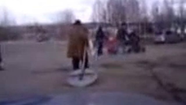 Бомж своровал знак