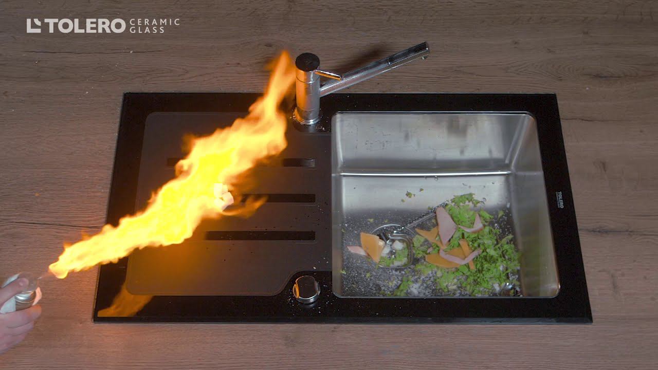 Тест на прочность кухонной мойки из закаленного стекла Tolero Ceramic Glass