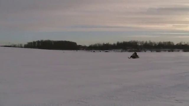 Заезд по пруду на Yamaha Apex  189 км ч