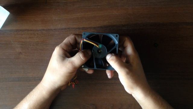 смазка кулера ПК. Что делать если шумит, гудит или тарахтит кулер . Восстанавливаем вентилятор ПК.