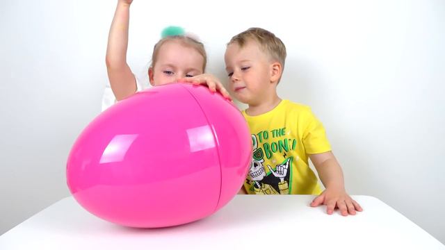 Easter Eggs Hunt & Find Surprise Eggs With Gaby And Alex