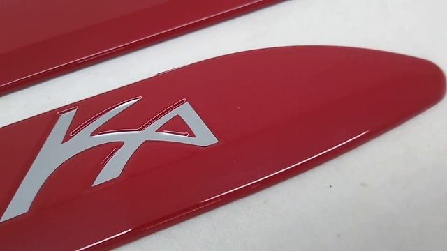 FRISO LATERAL FORD KA VERMELHO ARPOADOR ESCRITA BAIXO RELEVO