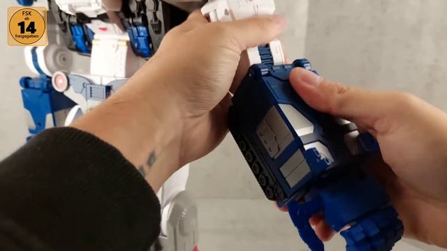 Transformers Legacy Cybertron Metroplex Review deutsch Hasbro Titan Class