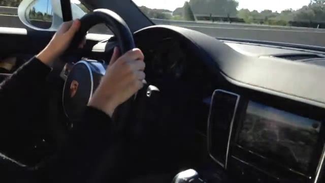 Уху я еду на беленьком порше)