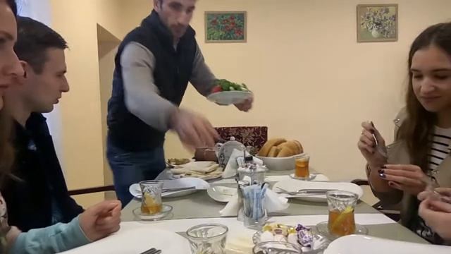 Баку. Кафе на трассе. Пробуем Мацони.
