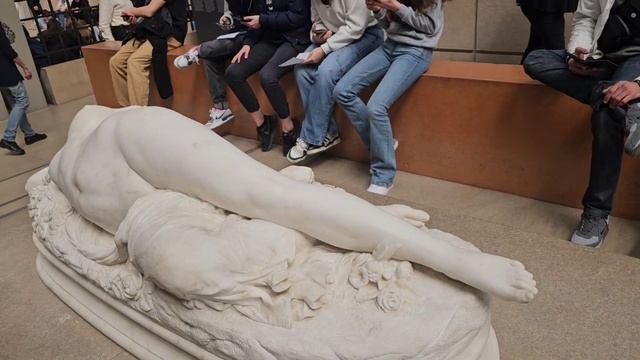 Paris 2023. Уличная мода в Париже.  Транспорт. Музейная карта - Museum pass. Batobus. Музей Орсе.