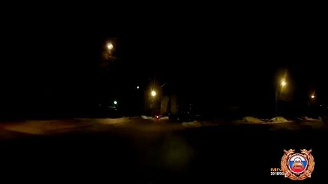 В Тверской области пьяный мужик на снегоходе удирал от ДПС по асфальту