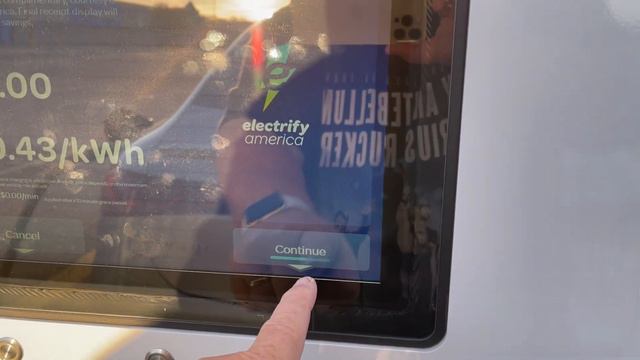 Charging my Mercedes-Benz EQS 580 for the first time with Electrify America