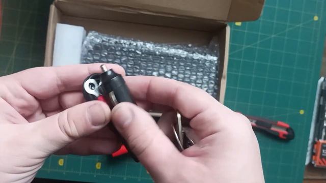 Розпакування інвертора LVYUAN F-2000A