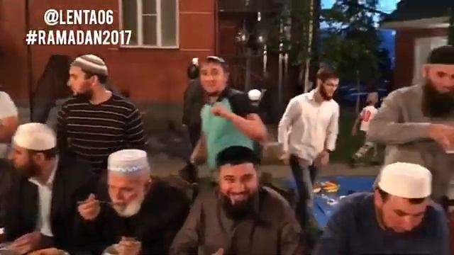 ПРЕЗИДЕНТ ИНГУШЕТИИ СОБРАЛ У СЕБЯ ВСЕХ АХЛЮ ВА СУННА ВАЛ ДЖАМА1А, ИФТАР СТАЛ ОБЪЕДИНЕНИЕМ ИНГУШЕЙ !