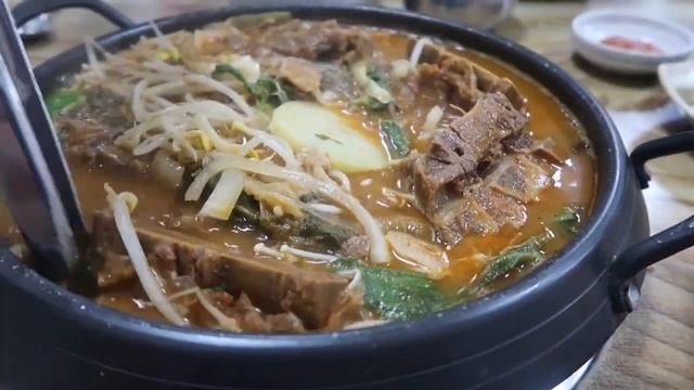 ЕДИМ В КОРЕЙСКОМ КАФЕ | КОРЕЙСКИЙ СУП КАМДЖАТАН | Южная Корея | An Yana