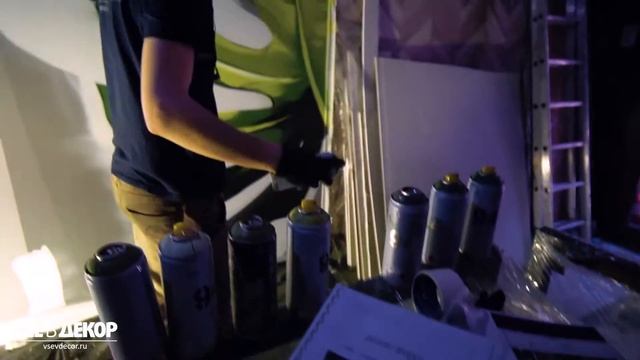 Граффити в кафе. Монстера (листья на стене). Санкт-Петербург. Студия ВСЁВДЕКОР. 2019