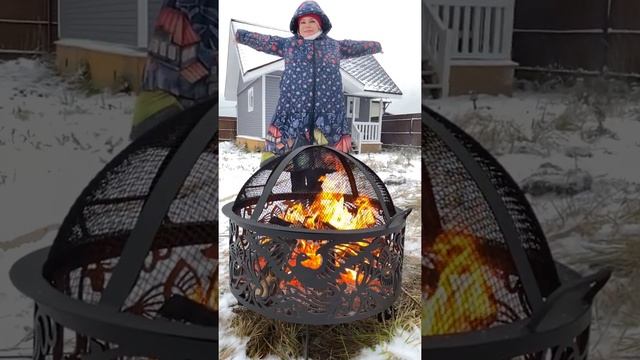 Довольная Яна Поплавская с костровой чашей от костровой-очаг.рф @_fireempire_