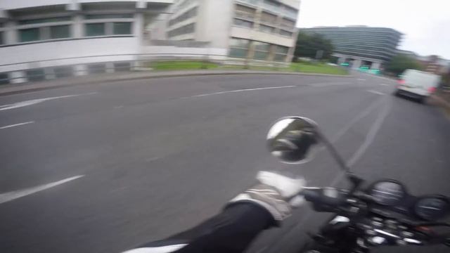 Yamaha YBR 125 Test Ride/Review - Best Commuter Bike?!