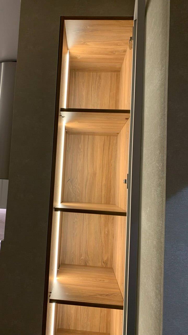 Шкаф с подсветкой