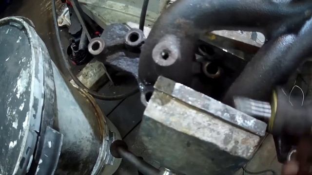 Как выкрутить сломанный болт и восстановить резьбу своими руками.