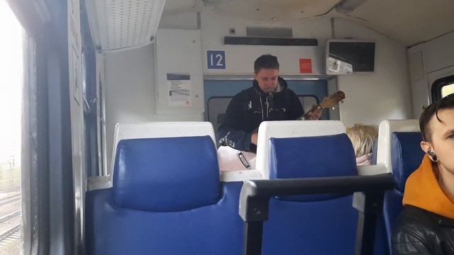 Музыкант в электричке - Я станцевал бы для тебя менуэт