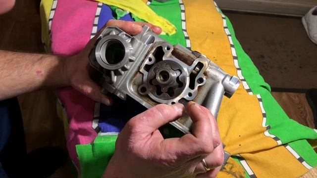 Внутренний осмотр маслянного насоса от Ауди двигателей:BBJ,ASN,AVK