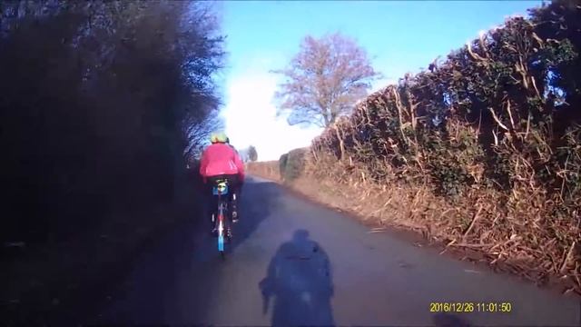 161226 Hadnall AP07 ZZE Silver Vauxhall Vectra Fast and close pass by gesticulating driver