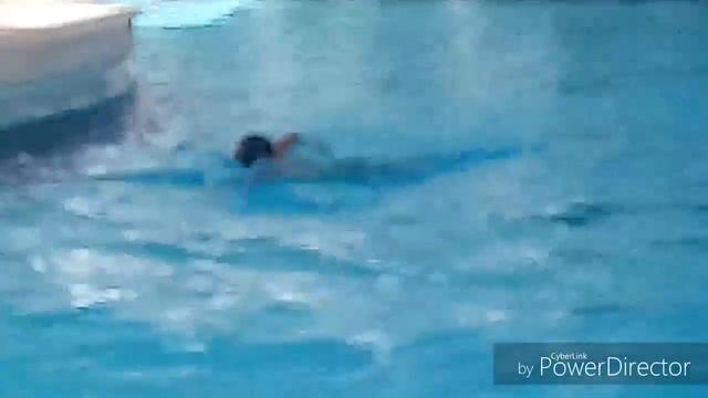 Vlog//купаюсь//бассейн//