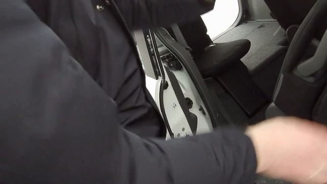 Нашел деньги на иномарку! Какую взять: Toyota Sienta или Honda Freed ?