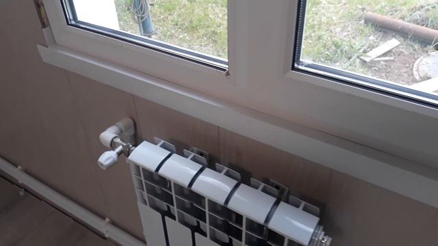 Как красиво оформить узкий откос по периметру окна с помощью уголков ПВХ