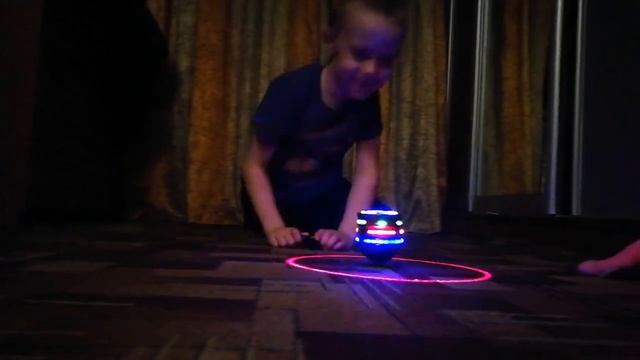 СВЕТЯЩИЙСЯ ГИРОСКОП / ВОЛЧОК / МУЗЫКАЛЬНЫЙ БЛЭЙД