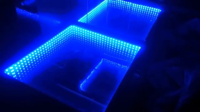 Зеркало с эффектом бесконечности