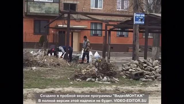 Хасавюрте люди убирают город сами...позор властям