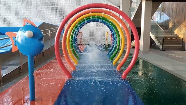 Горячий бассейн в термальном комплексе 