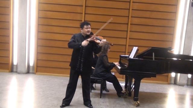 Li Chuan Yun 李傳韻 Lors Du Concert De Sion En Suisse, Lung Wah Restaurant  A Sponsorisé La Performanc