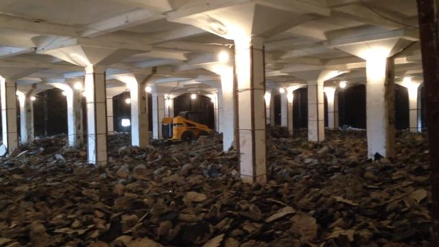 Демонтаж стяжки в промышленном здание