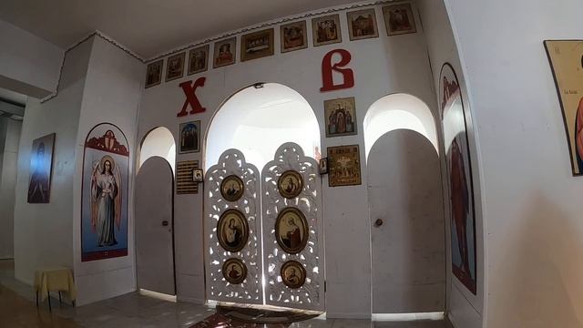 Дорогие братья и сестры! Служба в храме Святой Троицы