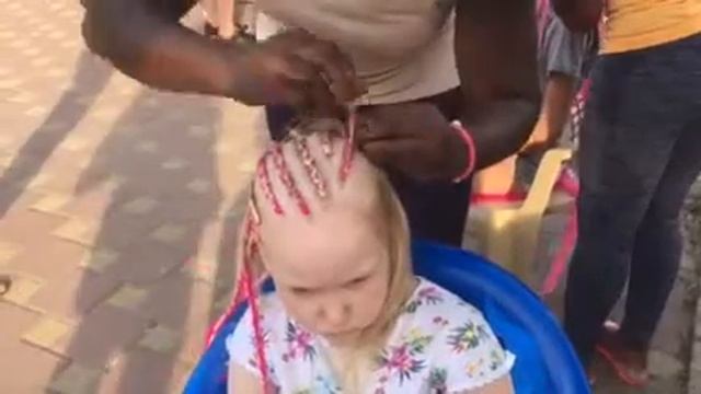 Ейск, набережная, плетем косички Алексе