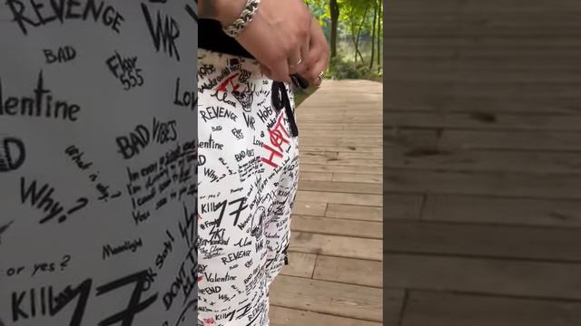 Мужские брюки-джоггеры из футера с ярким принтом 