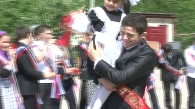 25.05.2013   Последний звонок в Гимназии №8 с.Ножай-Юрт