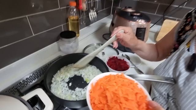 БОРЩ В ИСПОЛНЕНИИ КОРЕЯНКИ  МАМА ГОТОВИТ