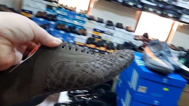 После ЗАВТРАКа?в МАГАЗИН за ОБУВЬЮМои ОБНОВКИ??А ведь СЕГОДНЯ?мой ДЕНЬ РОЖДЕНИЯ?