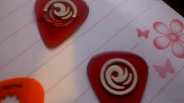 Lame Guitar Picks Boo :-(