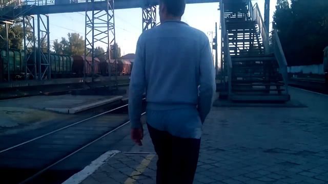 Кривой Рог Поезд прибытие на ст.Км.Рог гл.видео ХХХ.