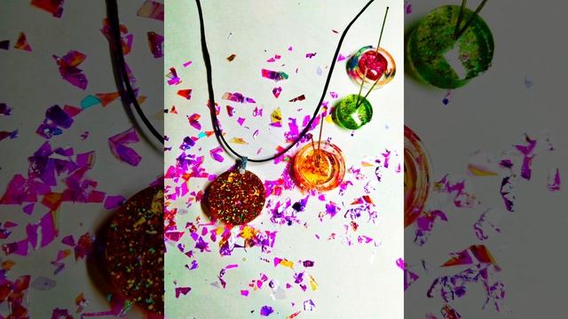 Кулон из эпоксидной смолы 