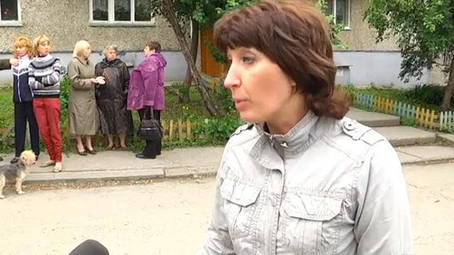 В Ревде жители дома не могут договориться где делать парковку