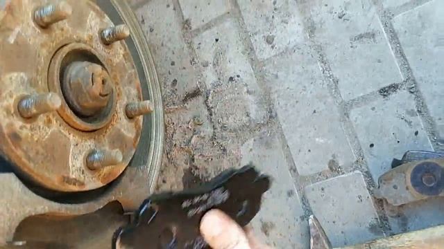 Замена тормозных колодок и дисков