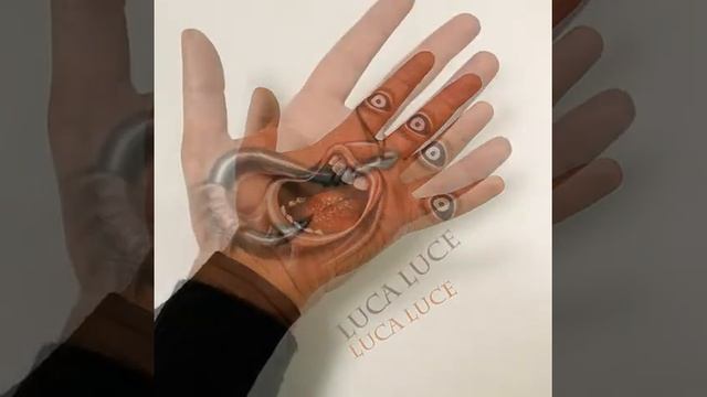 Рисунки на собственной ладони от художника Luca Luce