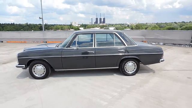 Mercedes Benz 220d W115 1971