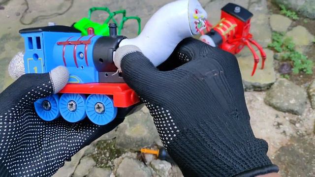 Merakit Mainan Kereta Api Thomas Exe, Choo Choo Charles, Train Eater