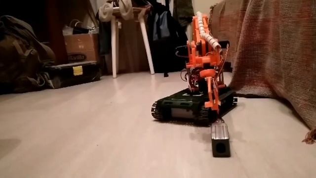 Робот на гусеничном ходу.