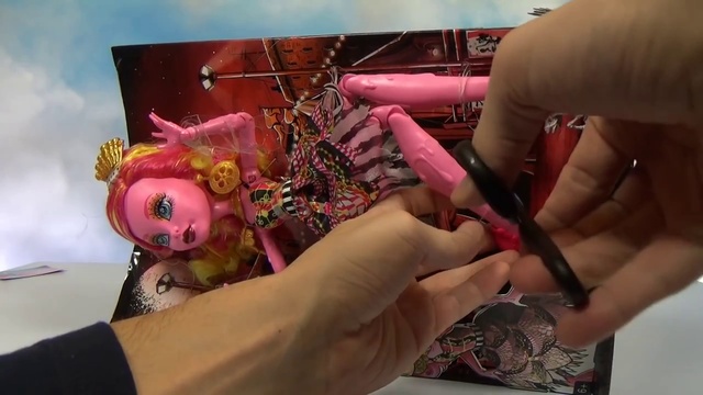 Открываем куклу Винкс Клуб и Монстер Хай большая кукла Unpacking Giant Doll Monster Hign & Winx Club